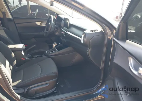 2024 Kia Forte Lxs z USA, uszkodzony, nr VIN 3KPF24AD2RE712043